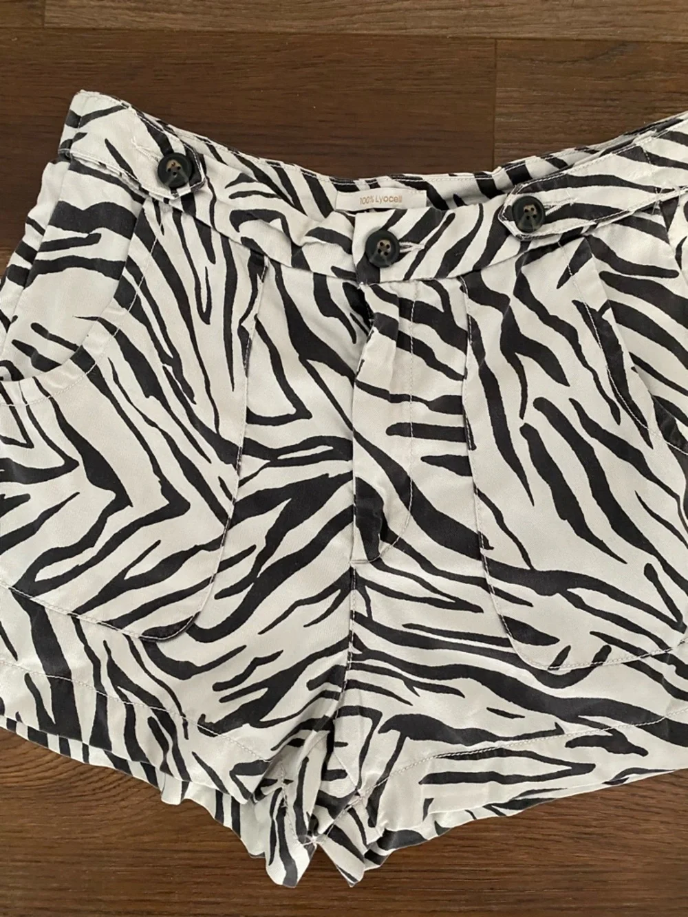 Cynthia Rowley Ivory & Brown 100% Lyocell Zebra Print Shorts Women’s Size 4 - Picture 14 of 14
